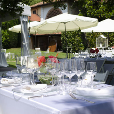 Tavoli matrimonio in giardino di Villa Umberto